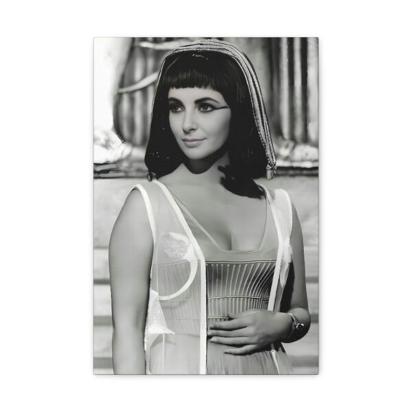 Elizabeth Taylor In The Film Cleopatra 1963 - Black & White - Image 2
