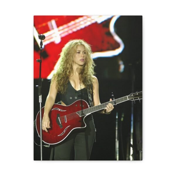 Shakira singing at the Rock in Rio concert in 2008 - Image 2